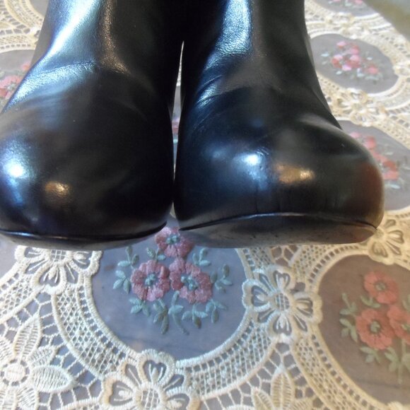 Lanvin Black Lamb Leather Ankle Boots w/Zipper-Chain Ankle Detail Size 40 - Picture 8 of 16